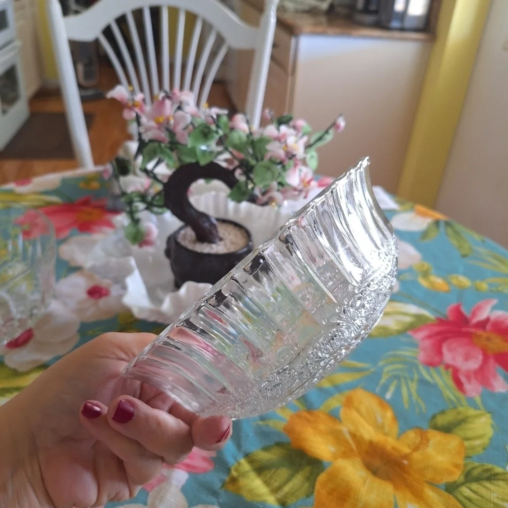 CRYSTAL GLASS FRUIT BOWL